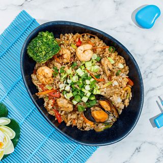 Wok orez cu fructe de mare in Sos Stridii