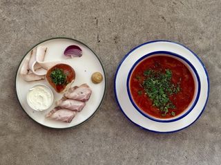 Багряний борщ з копченими грушами та домашньою качкою (450g)