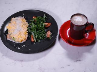 Авокадо тост з крем сиром та скрембл + чай або кава в подарунок (250g)