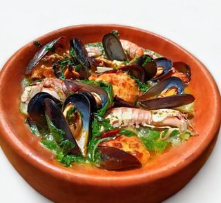 Brodetto di pesce con filetti di orata, di sogliola, merluzzo