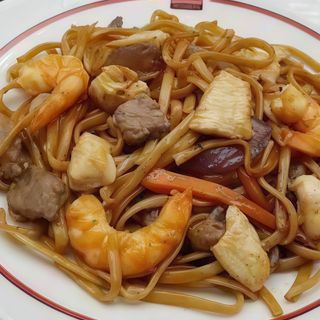 45. Tallarines Fritos Tres Delicias