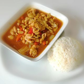 Massaman curry sa piletinom