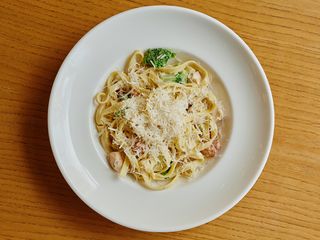 Фетучіні з куркою, броколі  та беконом (310g)