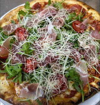 Пица Прошуто Крудо