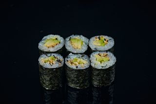 Awokado vege hoso maki	