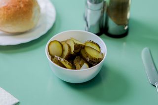 Salată de castraveți murați