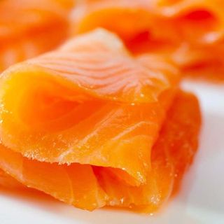 Tostada de Salmón con tomate 