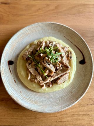 Ćuretina sa pečurkama i jabukom