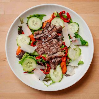 Salată cu Antricot de Vită