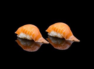 Нигири сьомга (80гр) 2бр