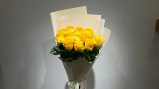 ჰოლანდიური ყვითელი მაღალი ვარდის თაიგული