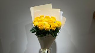 ჰოლანდიური ყვითელი მაღალი ვარდის თაიგული