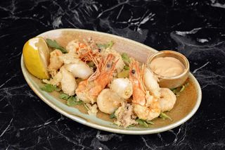 Fritto misto cu legume și sos calypso