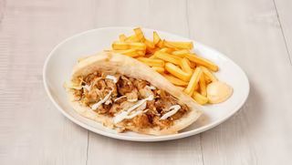 Panino o piadina kebab con scamorza e contorni