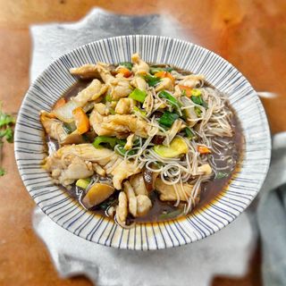 Pollo Con Fideos Chinos