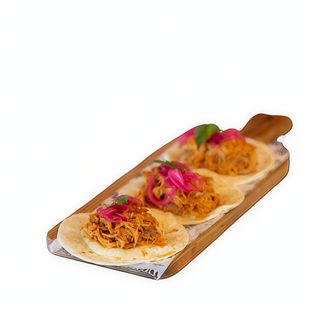 Tacos de tinga de pollo