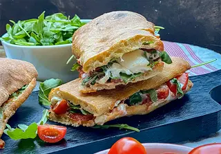 Panuozzo speck e brie