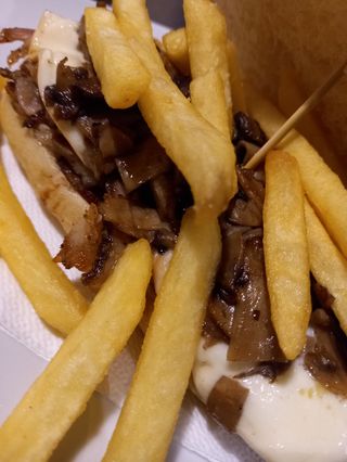 Patatine porchetta e formaggio