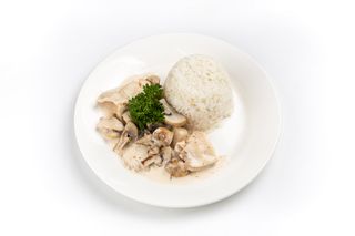 Курица в сливочном соусе с рисом