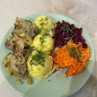 Wątróbka drobiowa z cebulką