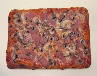 Pizza Prosciutto e Funghi