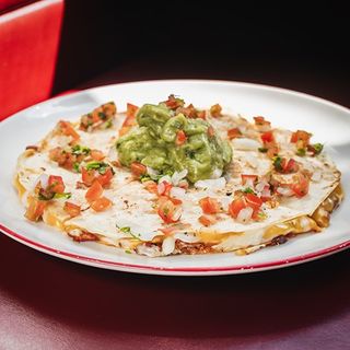 QUESADILLA DE CARNE DE RES