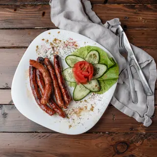 Dimljena roštilj kobasica