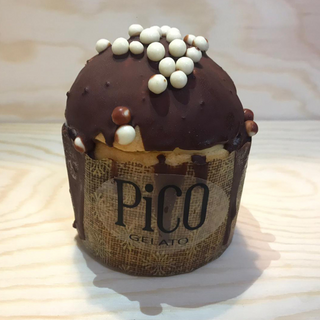 Panettoncino ripieno con gelato al gusto vaniglia gourmet