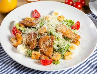Салат "Цезарь" с курицей (250г)