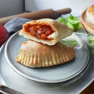 Pizza Calzone Bolognaise