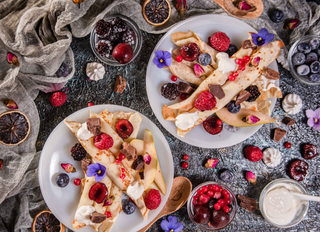 Палачинка с ягоди, пистачио и Oreo+ Coca- Cola кен (330мл)