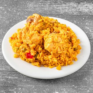 Paella con pollo