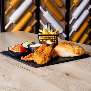 Meniu șnițel de pui si Coca Cola  