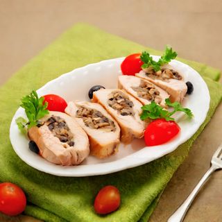 Piept de pui umplut cu sos de ciuperci