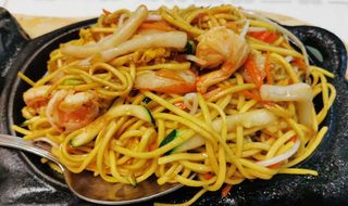 34 Spaghettini di soia con misto di mare alla piastra