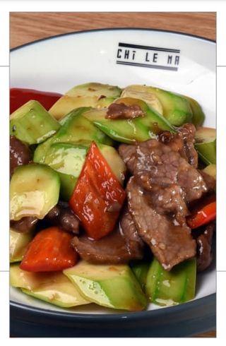 Junetina sa tikvicama u sosu od ostriga 400 gr