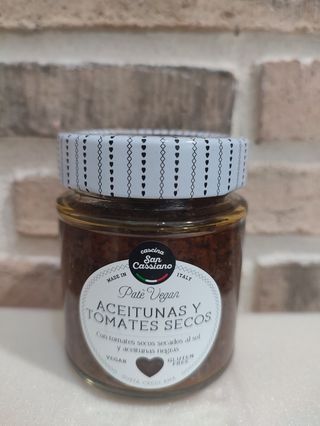 Paté de aceitunas y tomates secos 