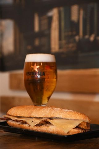 Bocadillo De Bacon Y Queso