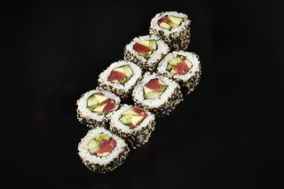 Каліфорнія з тунцем в кунжуті