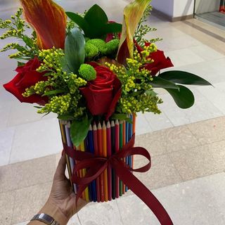 Cutie cu creioane medie 