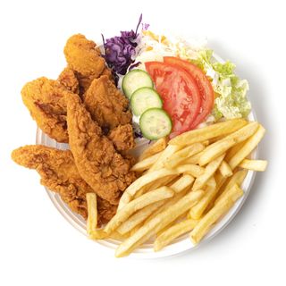 Stripsy z sałatką i frytkami