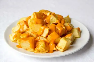 Tapa de patatas bravas