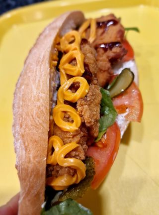 Bocadillo Solomillo De Pollo Con Queso Cheddar