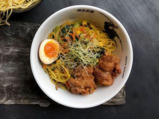 Локшина з куркою діп фрай (450г)