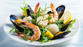 8. Салата от морски деликатеси