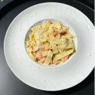 Фетучіні з лососем в соусі песто (320г)