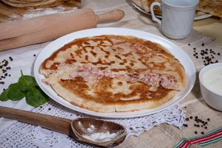 Plăcintă cu șuncă și cascaval