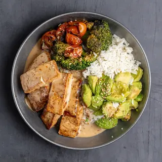 Post-Entreno de Tofu con Salsa a Base de Tahini