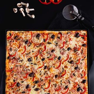 Pizza Quattro Stagioni Gigant  45/45 cm