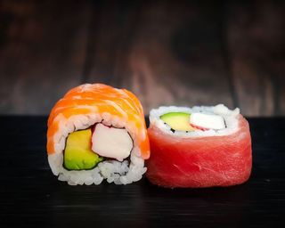 R9. Deluxe Roll (Salmón Y Atún) (8 pzs.)